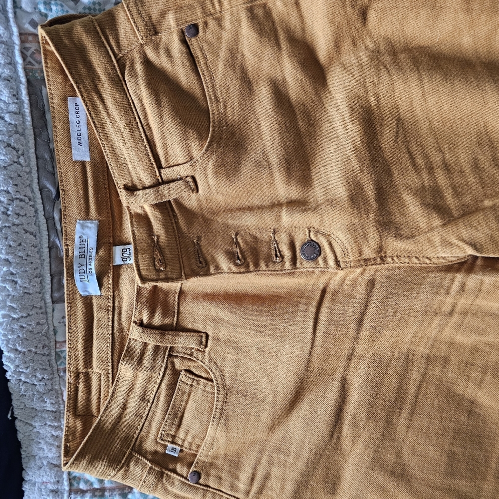 Judy Blue wide leg crop size 9/29 mustard